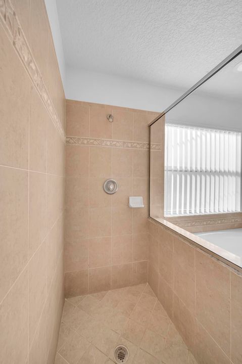 Под контрактом: $2,500 (3 спален, 2 ванн, 1986 Квадратных фут)