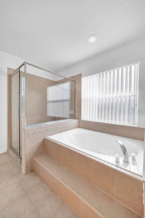 Под контрактом: $2,500 (3 спален, 2 ванн, 1986 Квадратных фут)