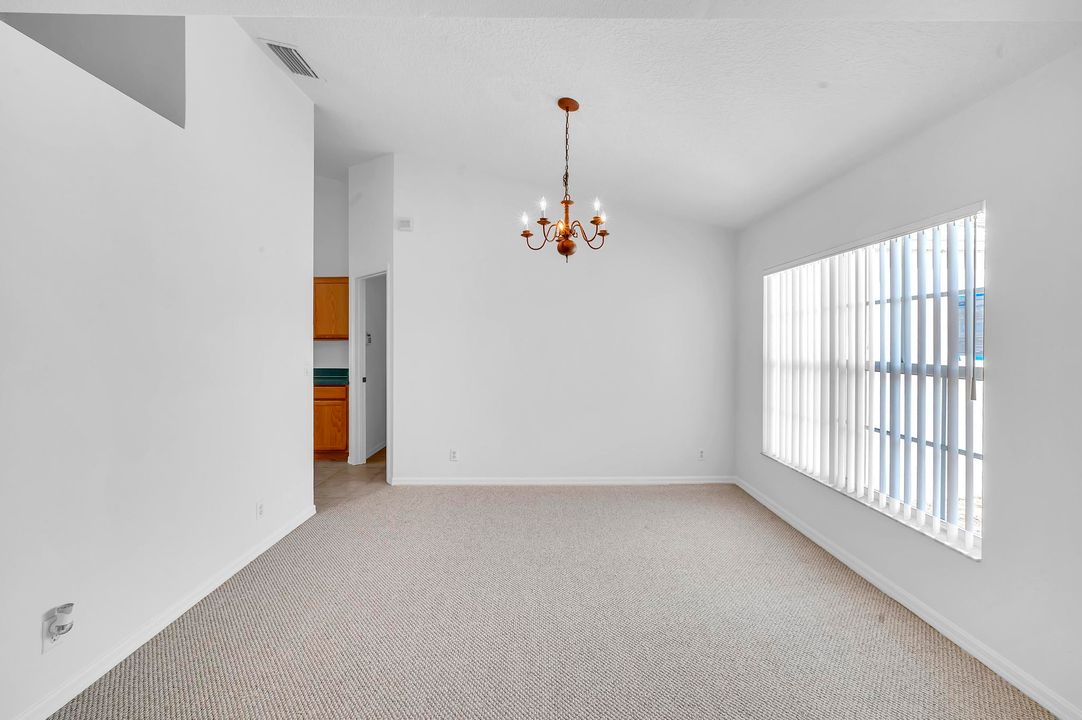 Под контрактом: $2,500 (3 спален, 2 ванн, 1986 Квадратных фут)