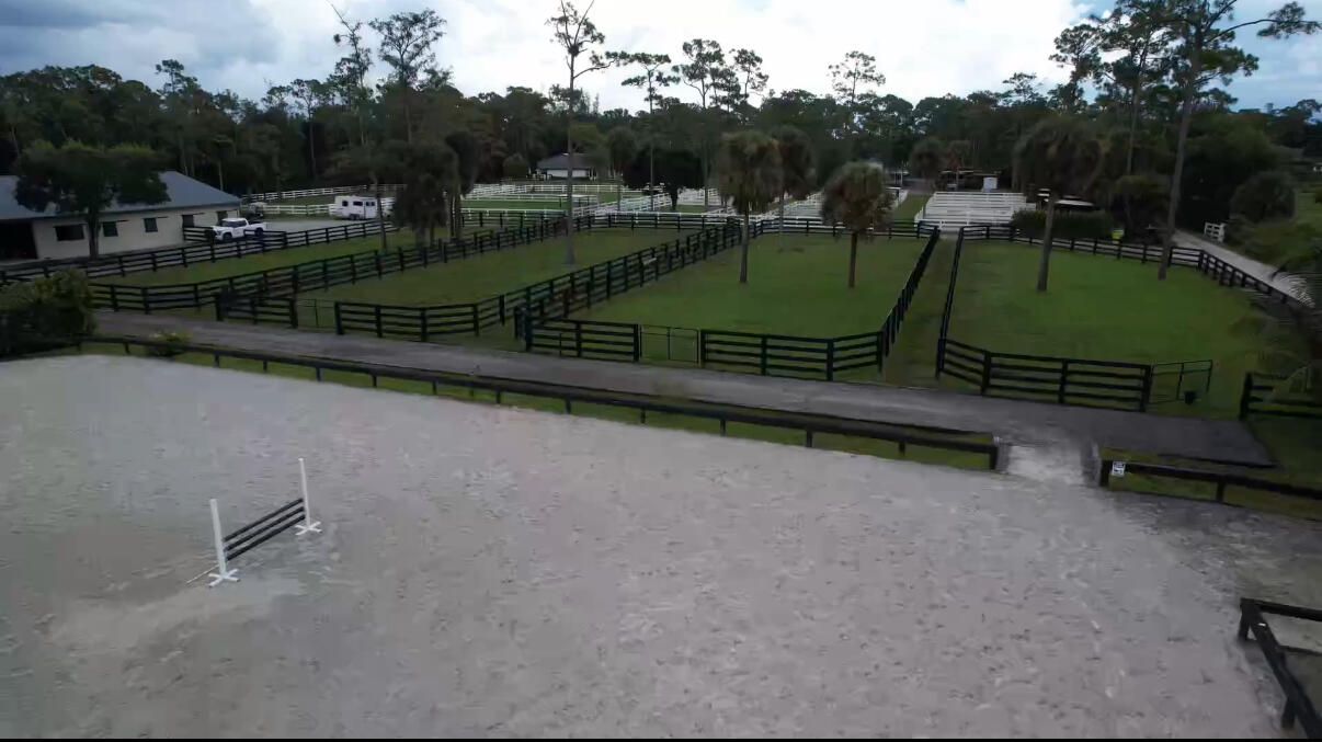 For Rent: $1,100 (3 beds, 2 baths, 1952 Square Feet)