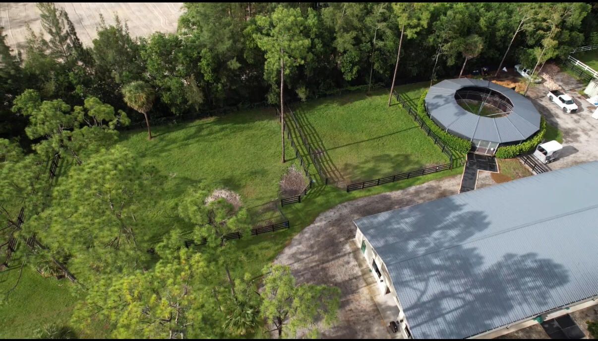 For Rent: $1,100 (3 beds, 2 baths, 1952 Square Feet)