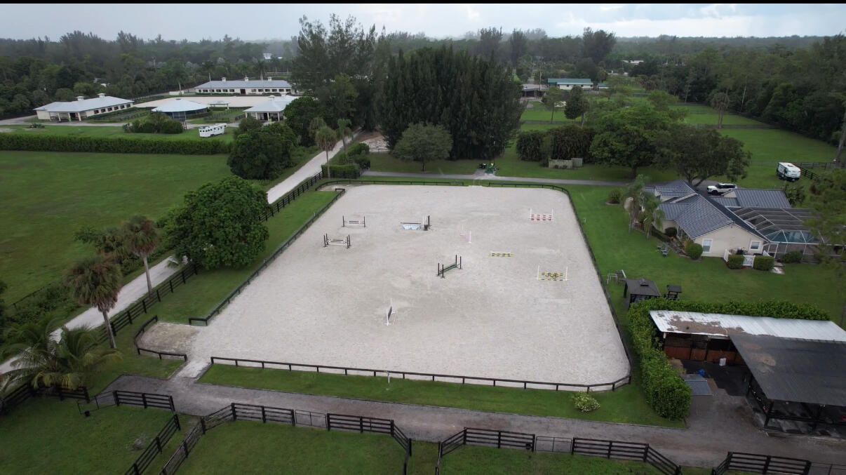 For Rent: $1,100 (3 beds, 2 baths, 1952 Square Feet)