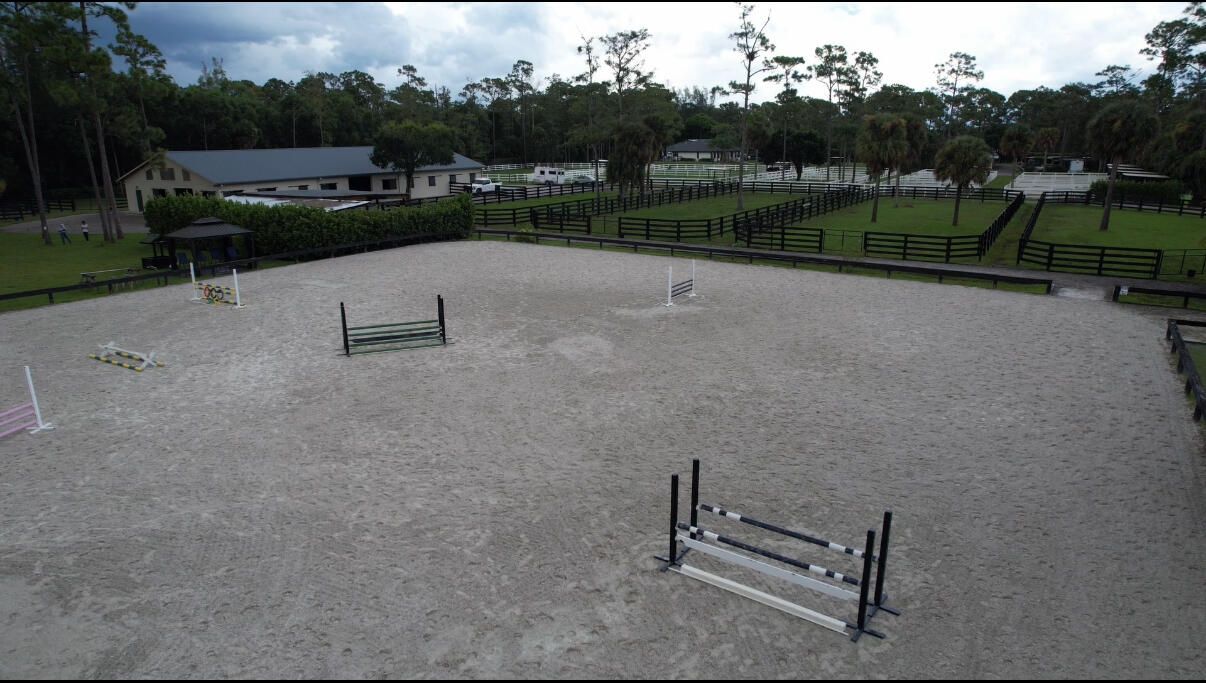 For Rent: $1,100 (3 beds, 2 baths, 1952 Square Feet)