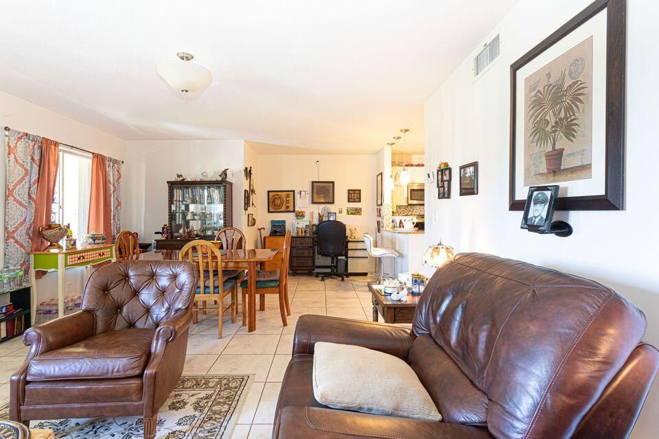 Activo con contrato: $110,000 (2 camas, 1 baños, 935 Pies cuadrados)