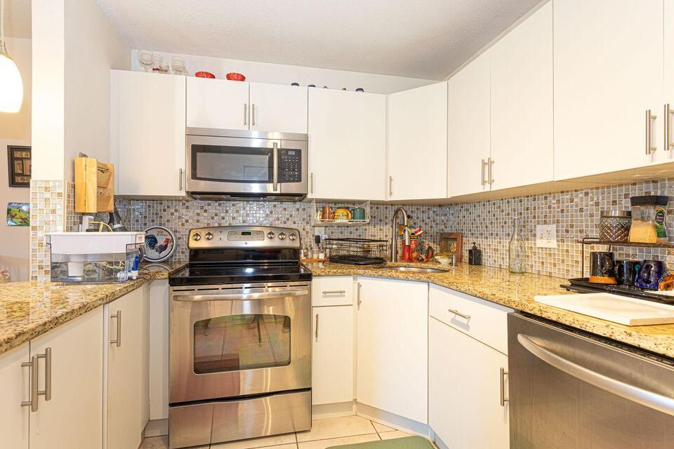 Activo con contrato: $110,000 (2 camas, 1 baños, 935 Pies cuadrados)