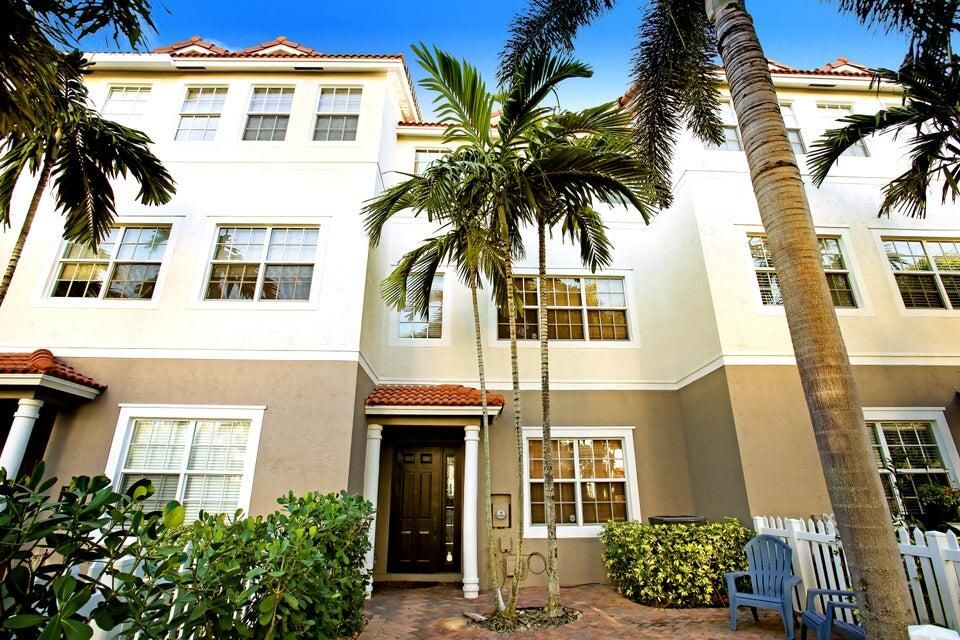 Recently Rented: $2,700 (3 beds, 2 baths, 1514 Square Feet)