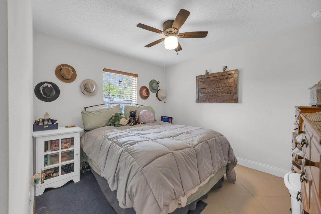 合同活跃: $374,900 (4 贝兹, 3 浴室, 1811 平方英尺)