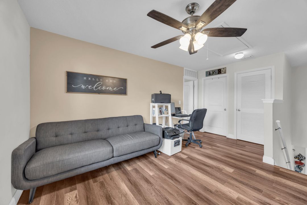 合同活跃: $374,900 (4 贝兹, 3 浴室, 1811 平方英尺)