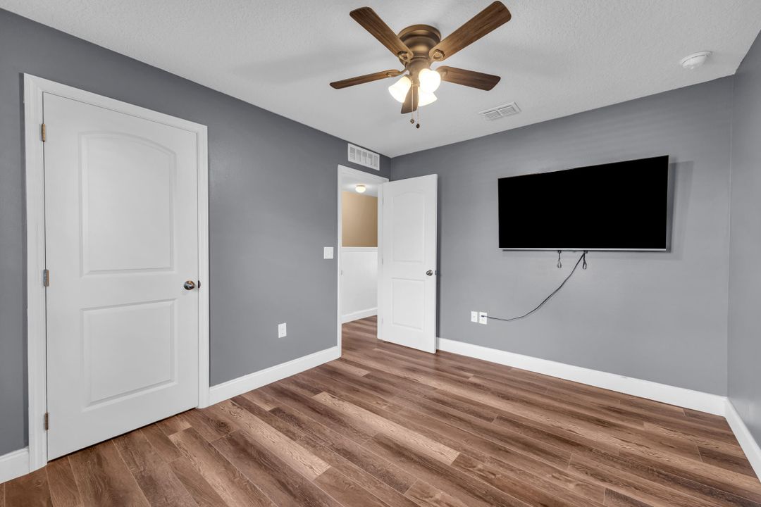 合同活跃: $374,900 (4 贝兹, 3 浴室, 1811 平方英尺)