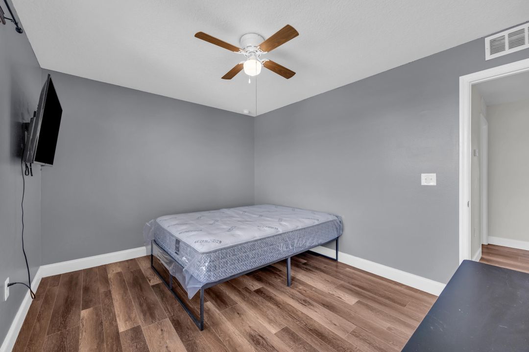 合同活跃: $374,900 (4 贝兹, 3 浴室, 1811 平方英尺)