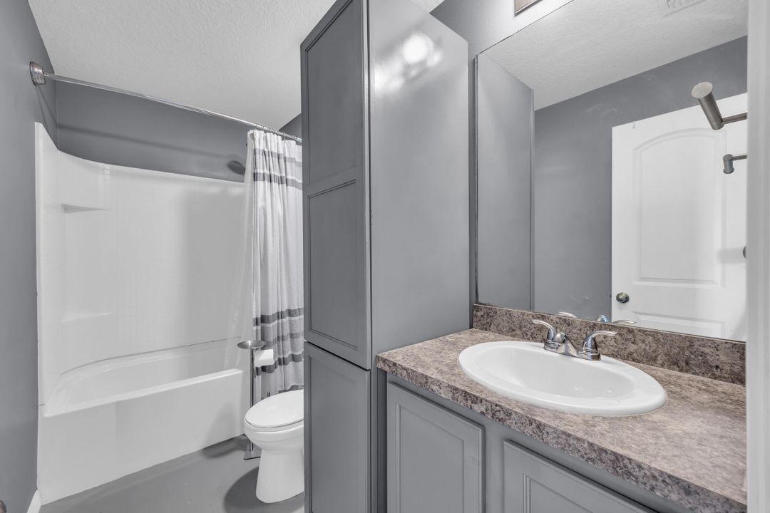 合同活跃: $374,900 (4 贝兹, 3 浴室, 1811 平方英尺)