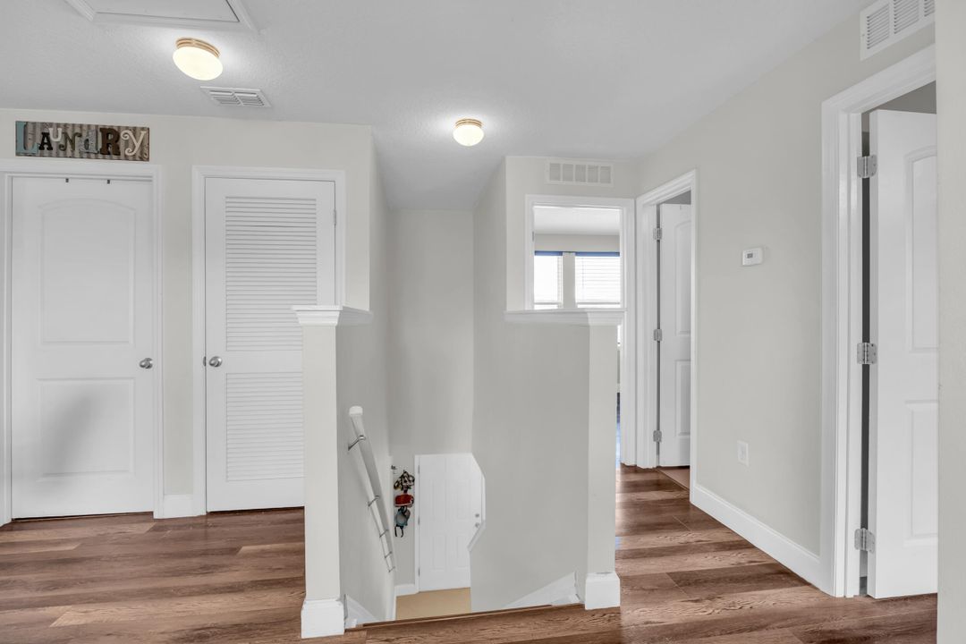 合同活跃: $374,900 (4 贝兹, 3 浴室, 1811 平方英尺)