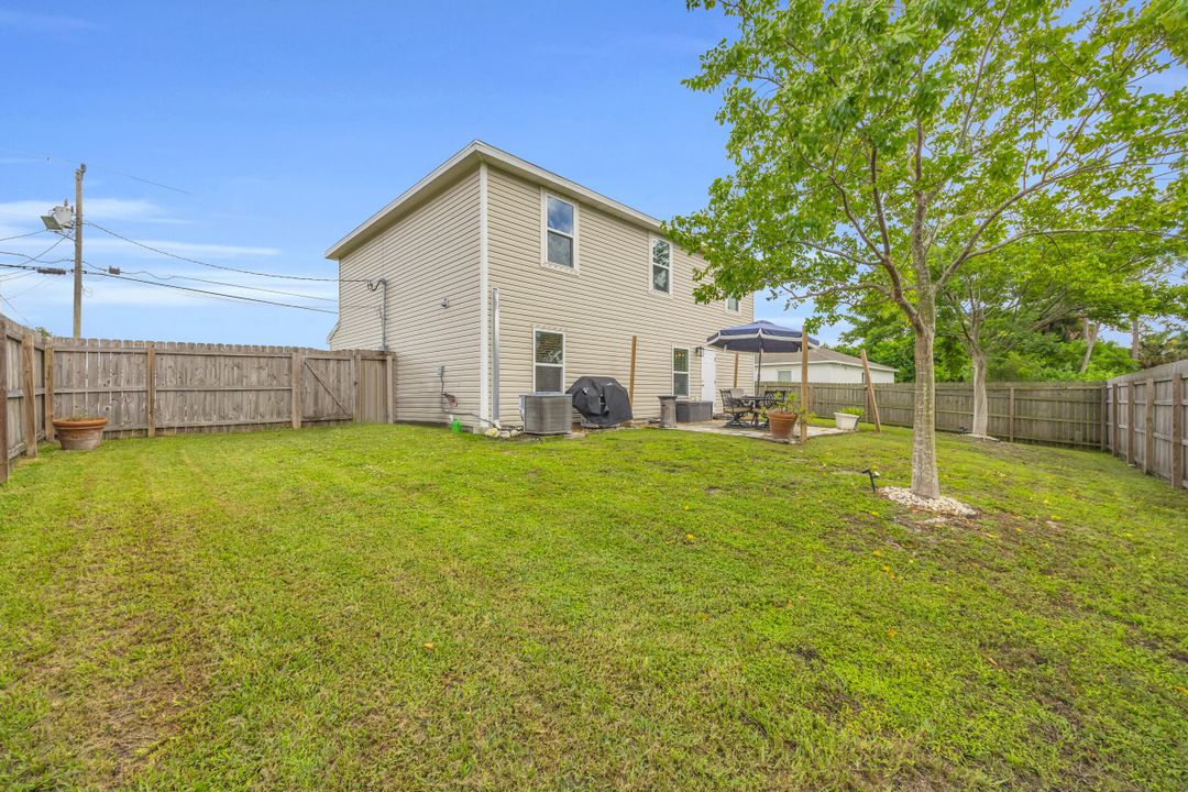 合同活跃: $374,900 (4 贝兹, 3 浴室, 1811 平方英尺)