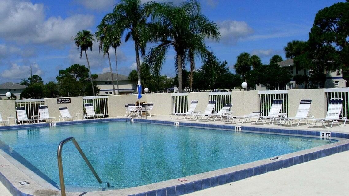 Recently Rented: $1,750 (2 beds, 2 baths, 886 Square Feet)