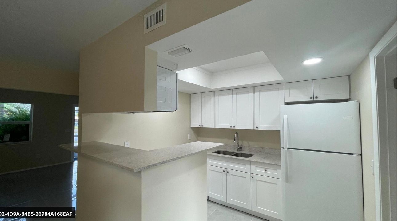 合同活跃: $1,700 (2 贝兹, 1 浴室, 1000 平方英尺)