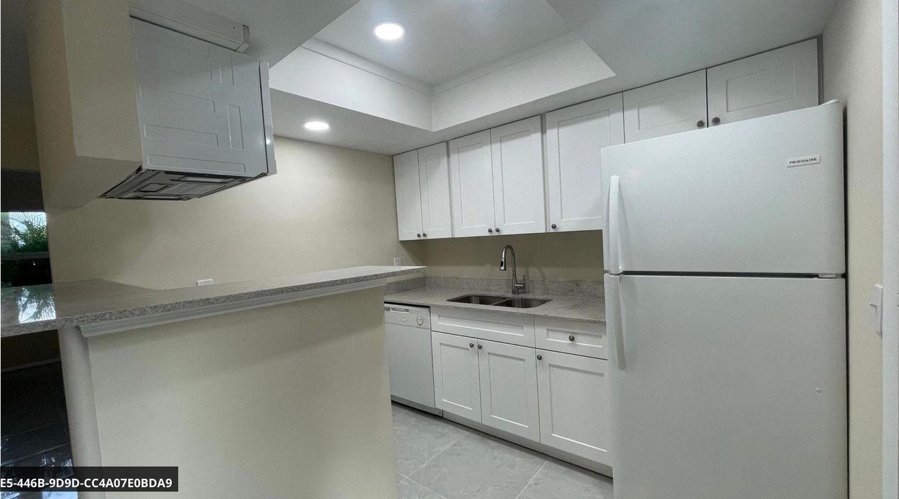 合同活跃: $1,700 (2 贝兹, 1 浴室, 1000 平方英尺)