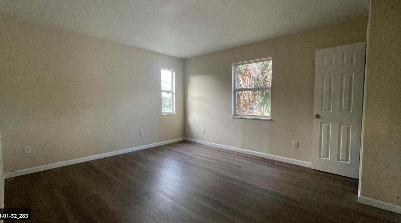 合同活跃: $1,700 (2 贝兹, 1 浴室, 1000 平方英尺)