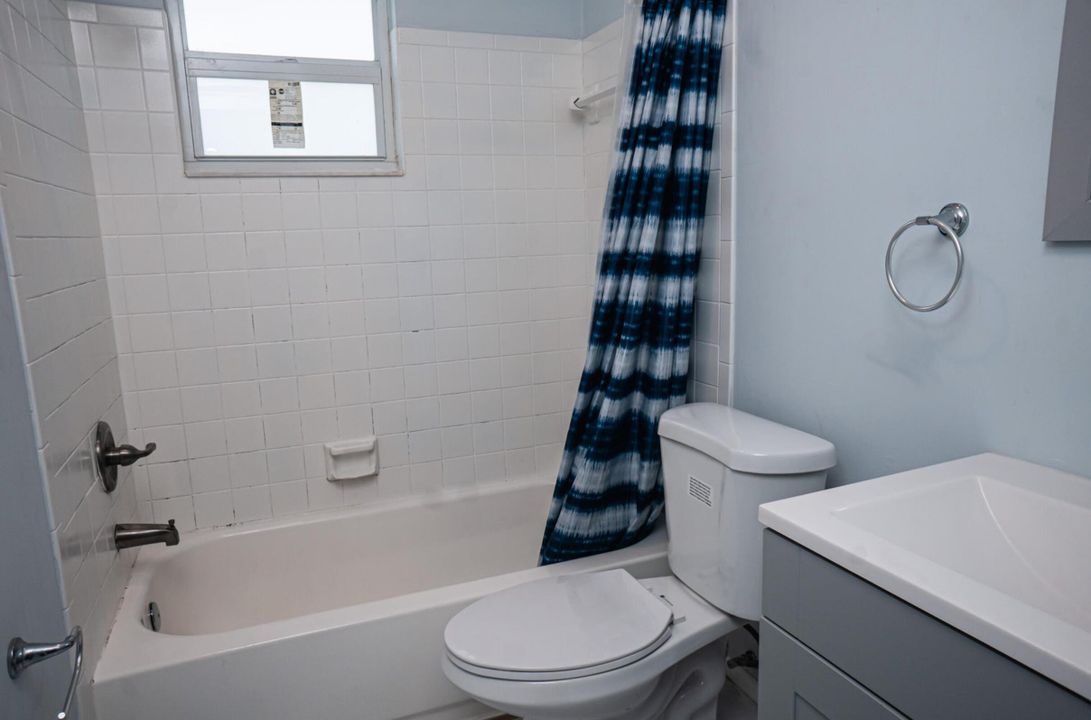 For Rent: $1,700 (2 beds, 1 baths, 1000 Square Feet)