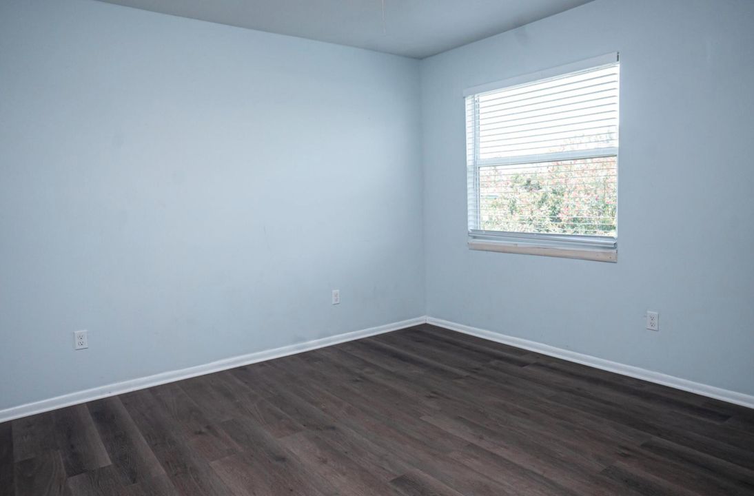 For Rent: $1,700 (2 beds, 1 baths, 1000 Square Feet)