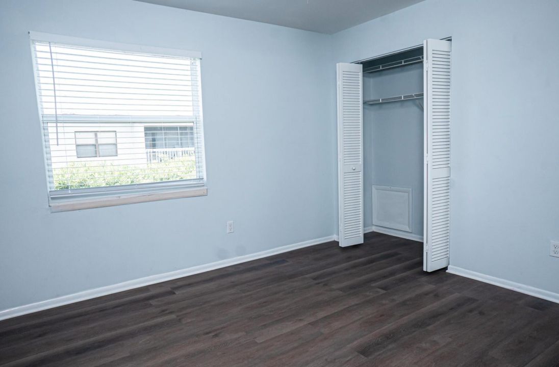 For Rent: $1,700 (2 beds, 1 baths, 1000 Square Feet)