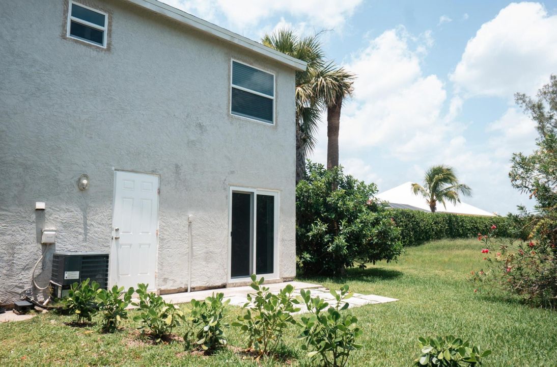 For Rent: $1,700 (2 beds, 1 baths, 1000 Square Feet)