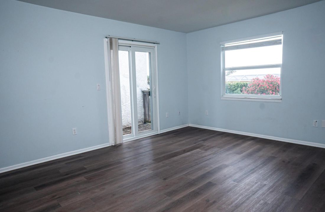 For Rent: $1,700 (2 beds, 1 baths, 1000 Square Feet)