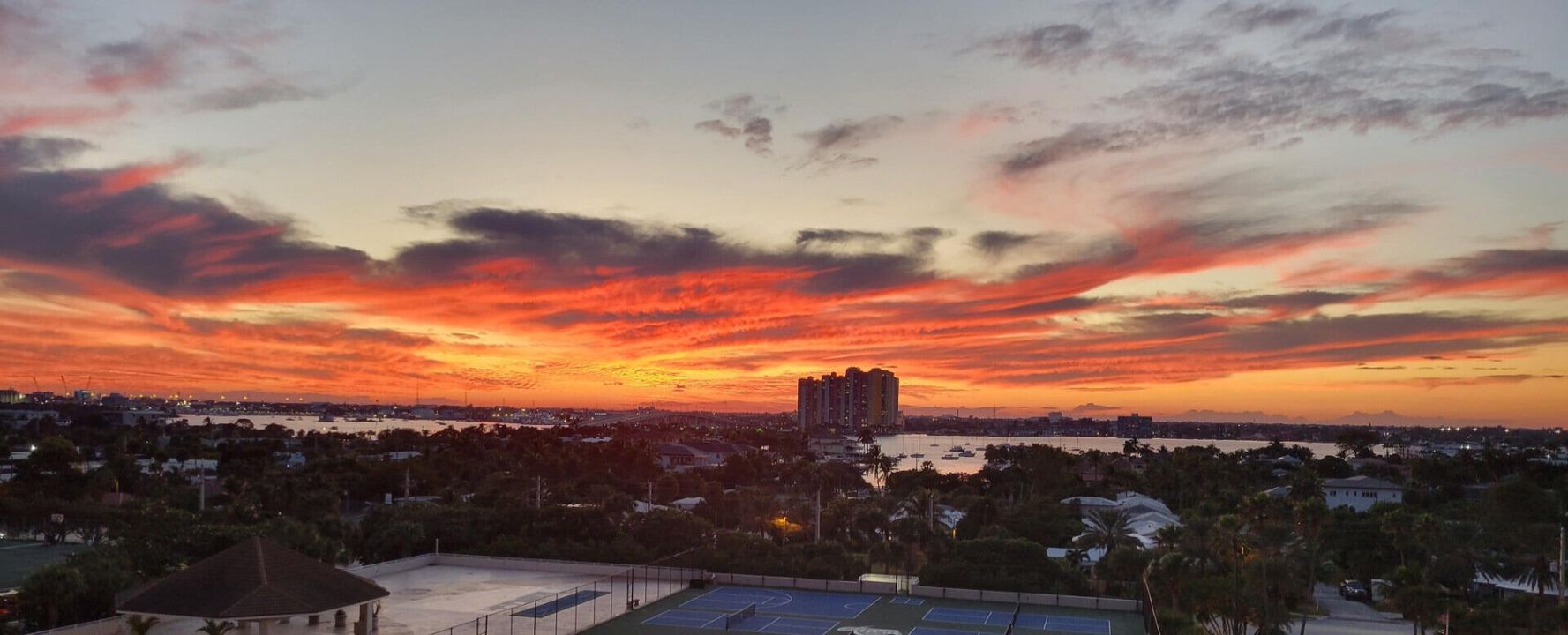 合同活跃: $7,000 (2 贝兹, 2 浴室, 1589 平方英尺)