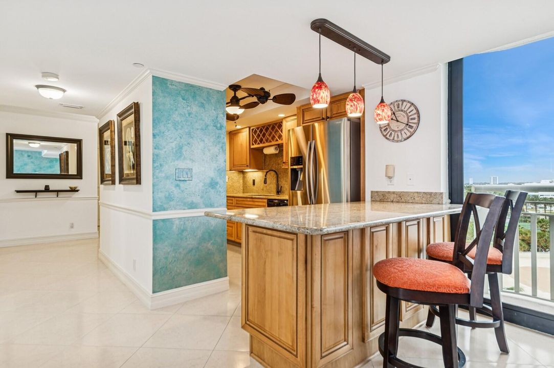 合同活跃: $7,000 (2 贝兹, 2 浴室, 1589 平方英尺)