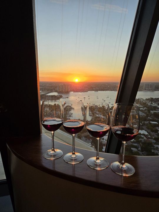 合同活跃: $7,000 (2 贝兹, 2 浴室, 1589 平方英尺)