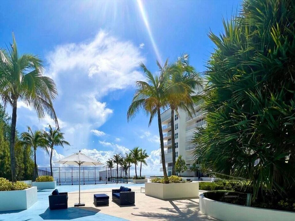 For Sale: $627,000 (2 beds, 2 baths, 1224 Square Feet)