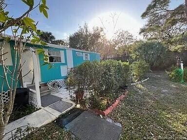 For Sale: $38,500 (2 beds, 2 baths, 1000 Square Feet)