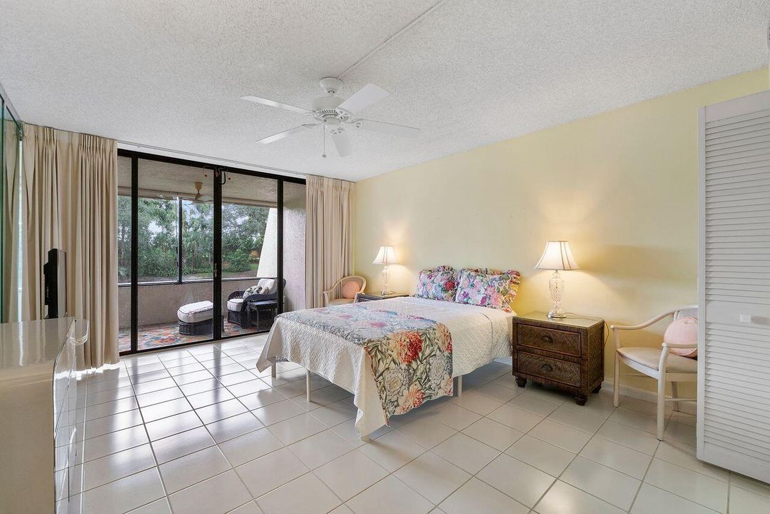 Active With Contract: $179,900 (2 beds, 2 baths, 1207 Square Feet)