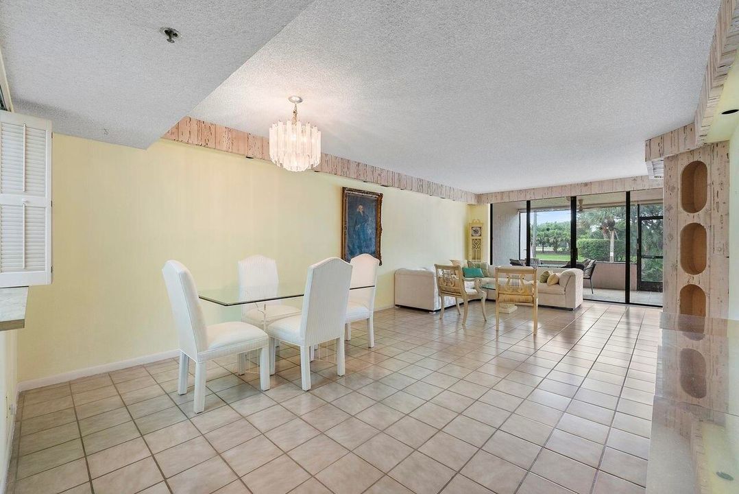 Active With Contract: $179,900 (2 beds, 2 baths, 1207 Square Feet)