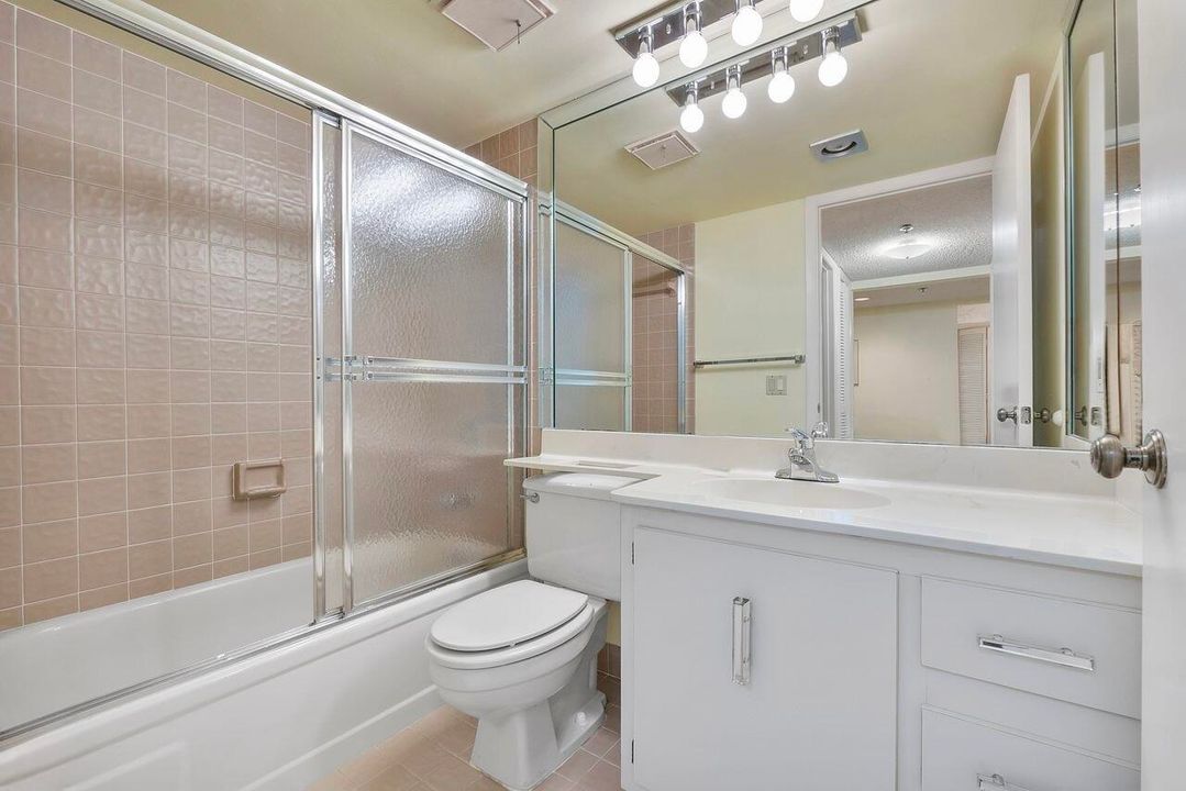 Active With Contract: $179,900 (2 beds, 2 baths, 1207 Square Feet)