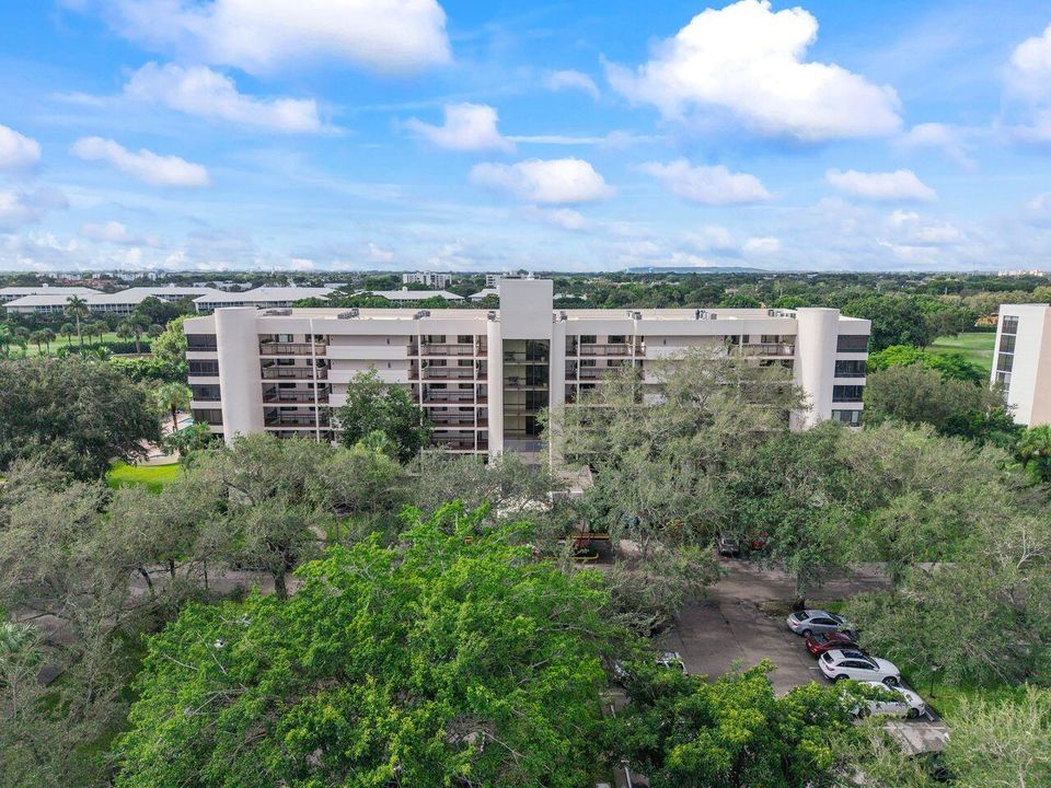 Active With Contract: $179,900 (2 beds, 2 baths, 1207 Square Feet)