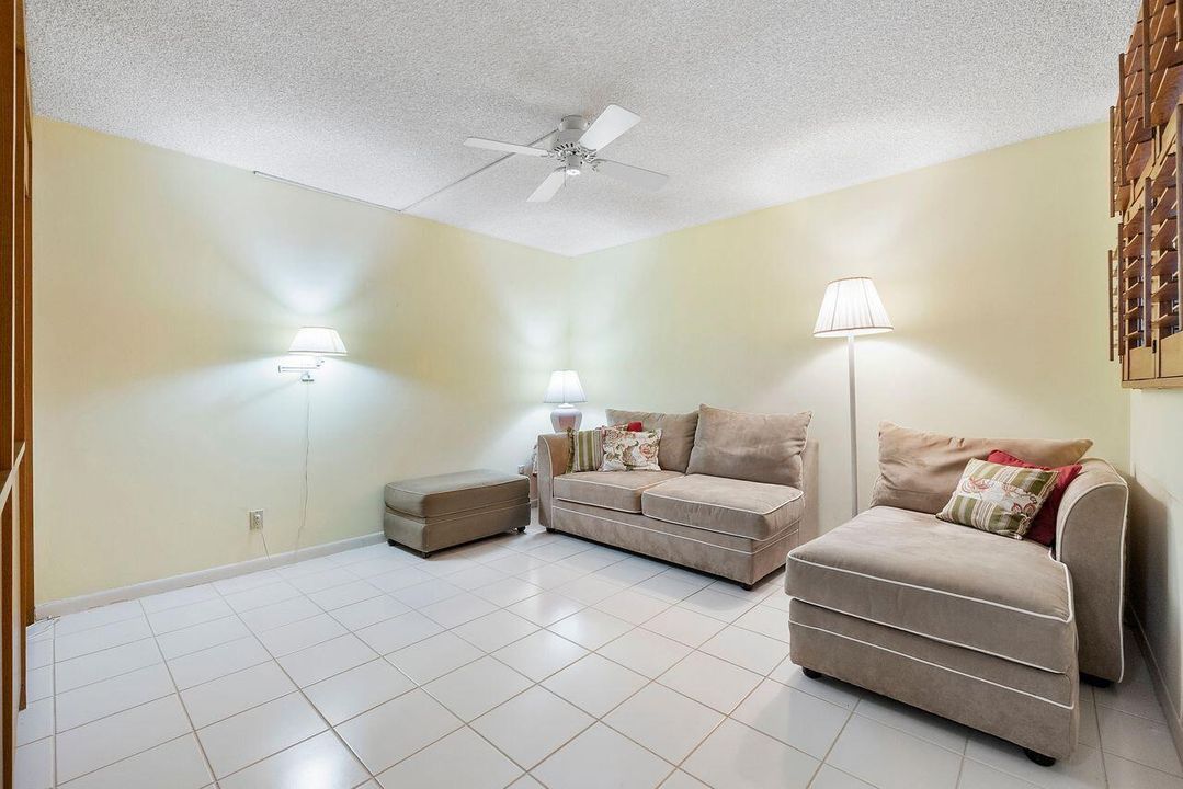 Active With Contract: $179,900 (2 beds, 2 baths, 1207 Square Feet)