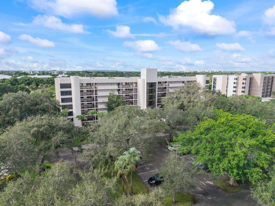 Active With Contract: $179,900 (2 beds, 2 baths, 1207 Square Feet)