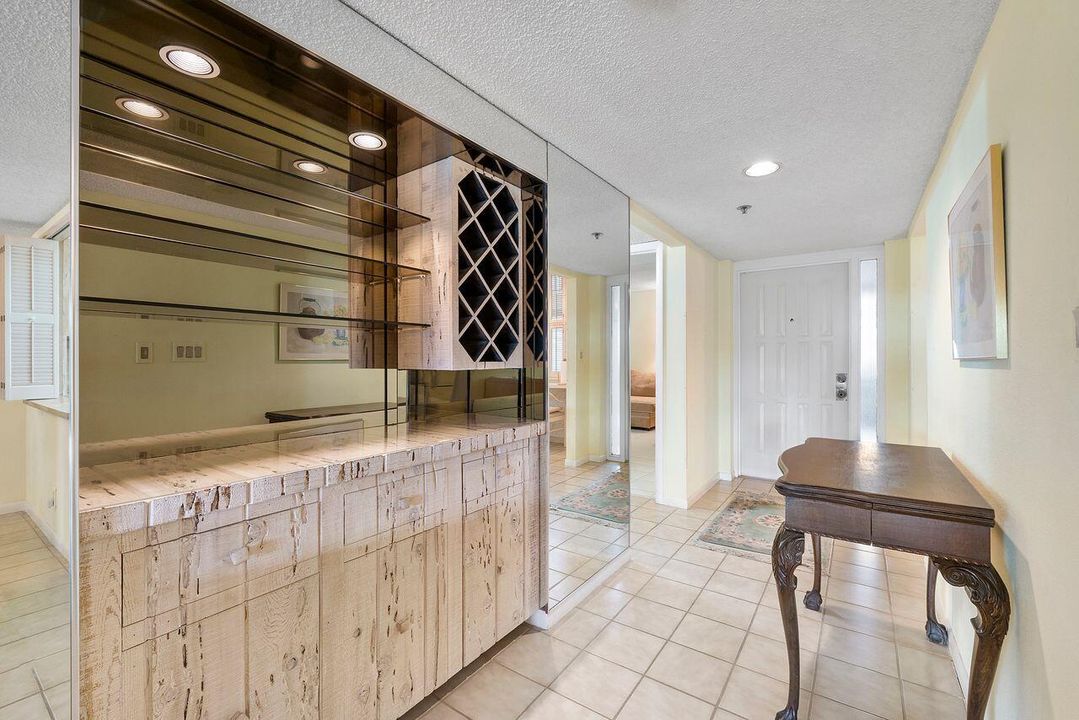 Active With Contract: $179,900 (2 beds, 2 baths, 1207 Square Feet)