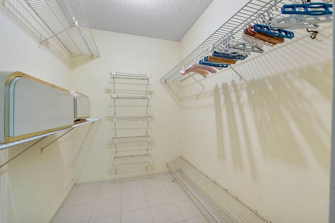 Active With Contract: $179,900 (2 beds, 2 baths, 1207 Square Feet)