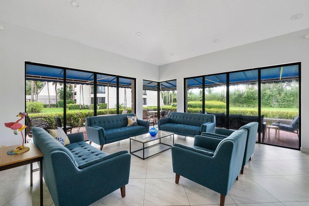 Active With Contract: $179,900 (2 beds, 2 baths, 1207 Square Feet)