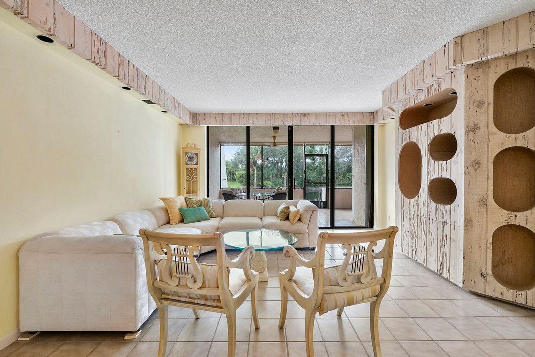 Active With Contract: $179,900 (2 beds, 2 baths, 1207 Square Feet)