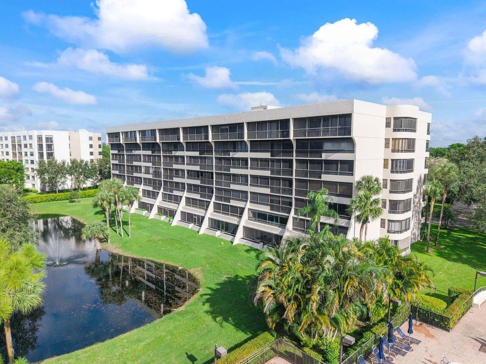 Active With Contract: $179,900 (2 beds, 2 baths, 1207 Square Feet)