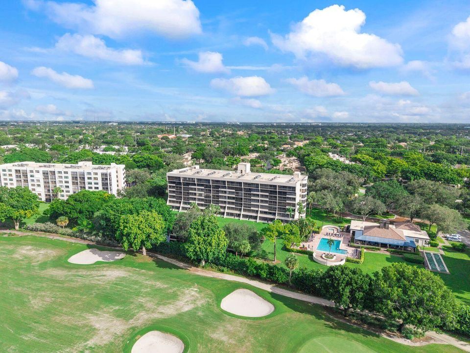 Active With Contract: $179,900 (2 beds, 2 baths, 1207 Square Feet)