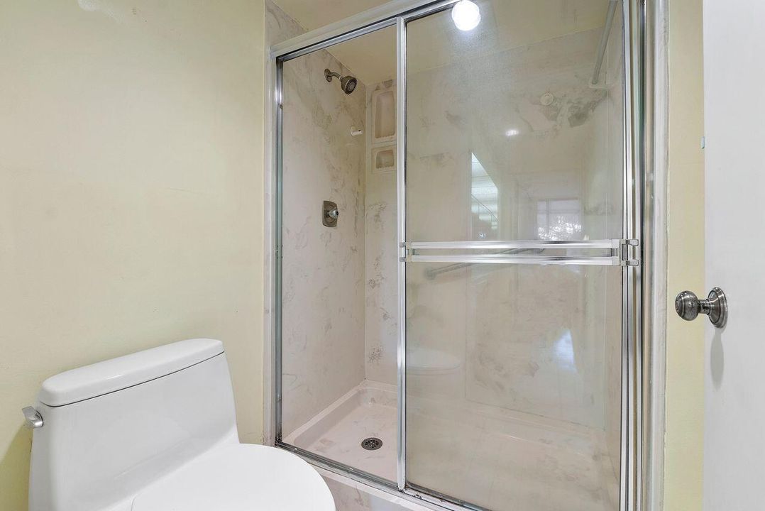 Active With Contract: $179,900 (2 beds, 2 baths, 1207 Square Feet)