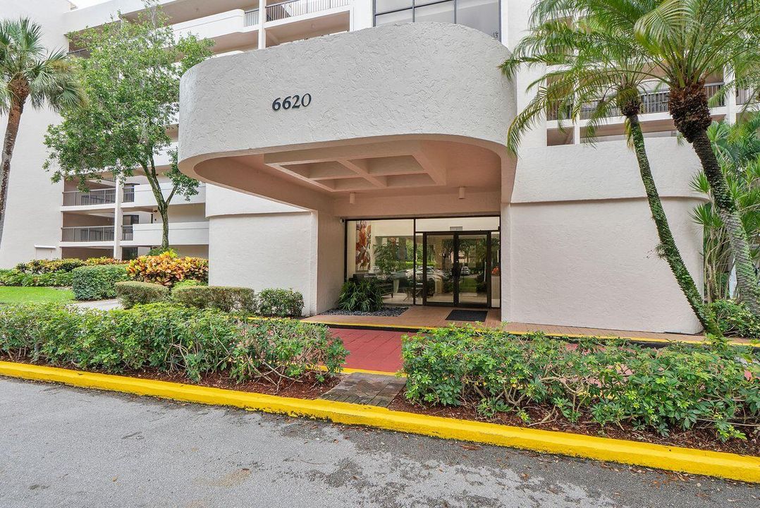 Active With Contract: $179,900 (2 beds, 2 baths, 1207 Square Feet)