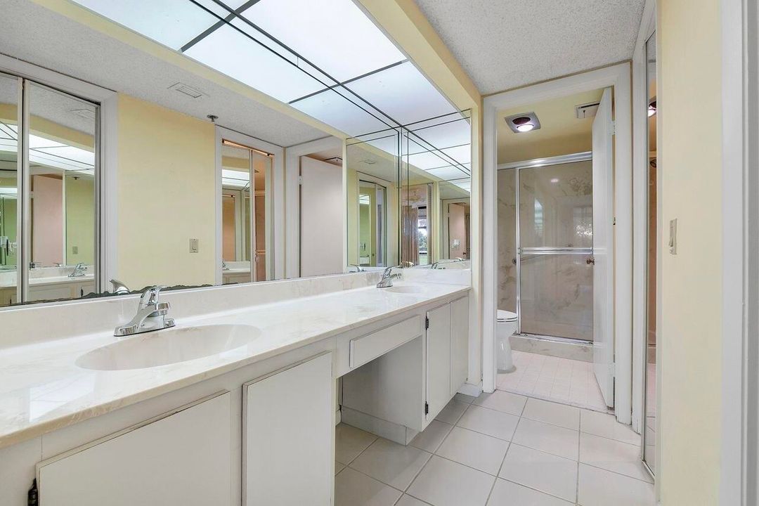 Active With Contract: $179,900 (2 beds, 2 baths, 1207 Square Feet)