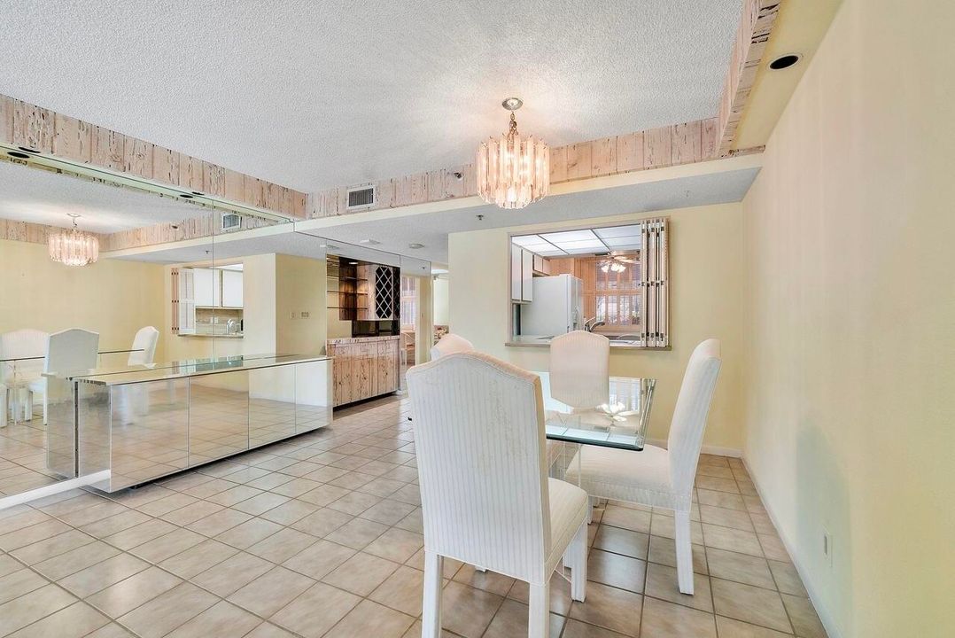 Active With Contract: $179,900 (2 beds, 2 baths, 1207 Square Feet)