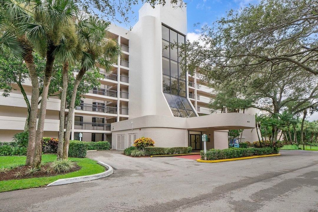 Active With Contract: $179,900 (2 beds, 2 baths, 1207 Square Feet)