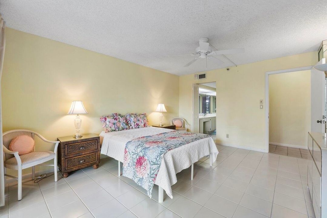 Active With Contract: $179,900 (2 beds, 2 baths, 1207 Square Feet)