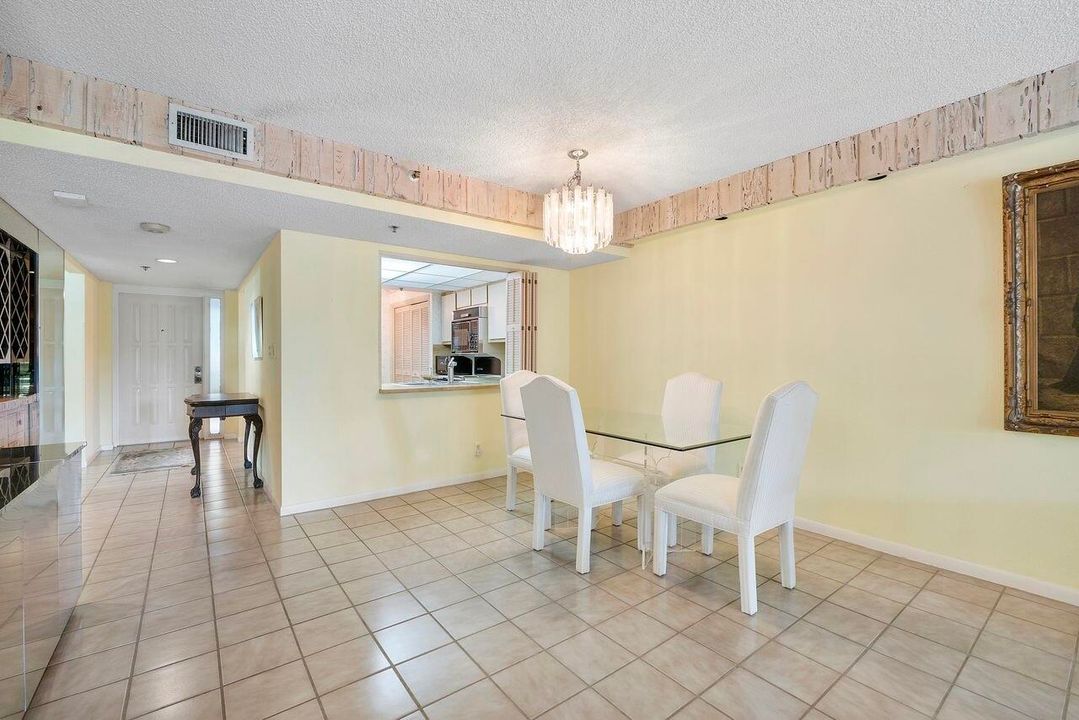 Active With Contract: $179,900 (2 beds, 2 baths, 1207 Square Feet)